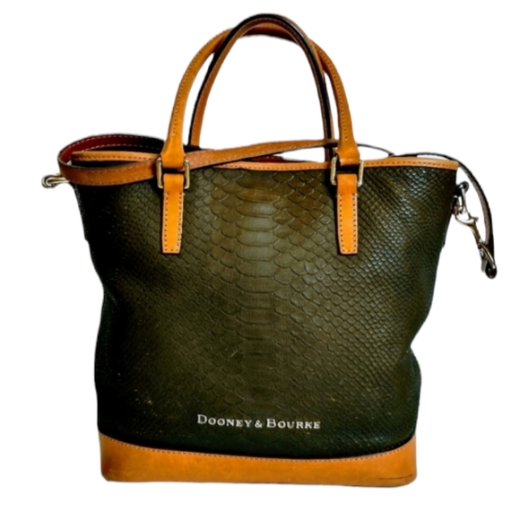 Dooney & Bourke Handbags - Dooney & Bourke Crossbody Bag